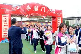 不负韶华|咸阳彩虹中学隆重举行十八岁成人礼暨高考30日誓师大会图片