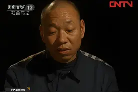 河南男子起邪念，谎称出外打工，却藏在纸箱，惊动警察上门拜访图片