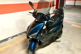 踏板摩托车一定要装风挡图片