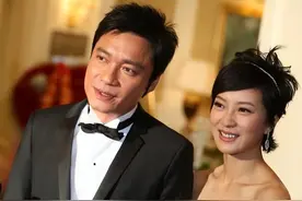 罗嘉良二婚妻子近照，烫爆炸头肌肉结实，被网友吐槽缺少女人味图片
