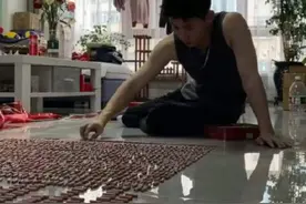 1万响鞭炮只能放十来秒 男子花3小时数完发现仅有3641响 少了6000多响！律师：商家涉嫌虚假宣传 构成欺诈图片