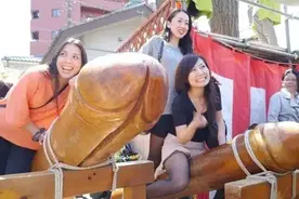 世界各地那些奇怪的传统：​​有趣、荒唐甚至令人毛骨悚然（上）图片