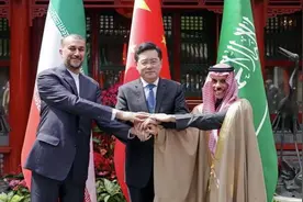 松开秦刚外长的手，沙特代表直奔巴基斯坦，给中企项目送去16亿图片