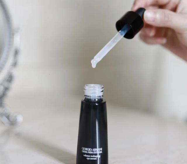 给50岁女人的建议：遇到这4款“精华”可以多囤点，实打实的抗老