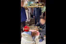 8个月女婴当街被抱走？外公带娃看热闹，爷爷不满悄悄把孩子抱回家图片