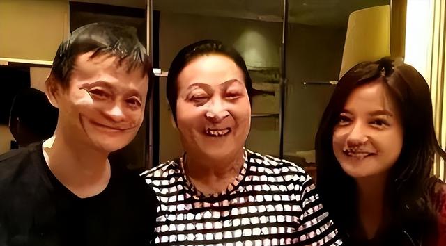 大师王林为多位女明星“床上开光” 让她们洗干净身体，在身上画符