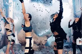 有必要这么玩命吗？kpop爱豆MV堪比香港动作片，韩娱卷成这样了？图片