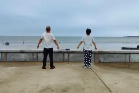 5万一套海景房，“鬼城”银滩跌成海边鹤岗，被骗老人赶集卖烧饼图片