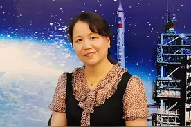 “航天员女教头”黄伟芬：从神五到神十二，将12名航天员送入太空图片