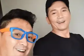 何家劲自曝工厂一度要倒闭！邀众香港戏骨来宣传，定居内地已10年图片