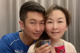 51岁歌后宣布停经，为完成婆婆遗愿，生吞青蛙喝老鼠汤求子7年图片