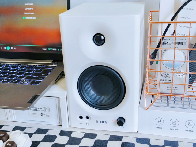 看演唱会的在现场，听演唱会的在床上——漫步者MR4监听音箱体验♪♫♬