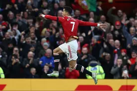 英超-C罗上演帽子戏法 加冕历史射手王！曼联3-2双杀热刺重回前四图片