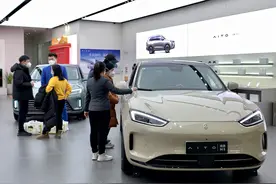 实探国补退场的车市：“末班车”福利揽客，有车企降价万元冲刺图片