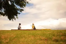 远离偷走你能量的人图片