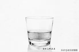 零基础也能画素描，教你画玻璃杯质感图片
