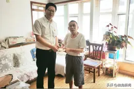 辽宁轻工职业学院党委书记开展“七一”走访慰问活动图片