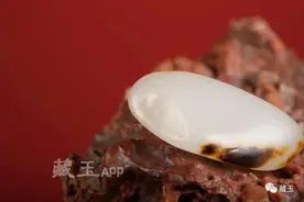 机器一响，黄金万两！他花15万买赌料，60万不卖，切开后..……图片