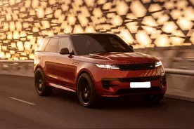 又一“搅局者”，车长4米95配电吸门，还有超级四驱+空气悬架图片