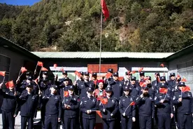 看！沸腾了的勒布沟图片