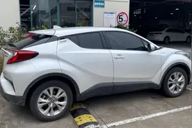 13.88万拿下丰田奕泽IZOA，车主：油耗低，有个性图片