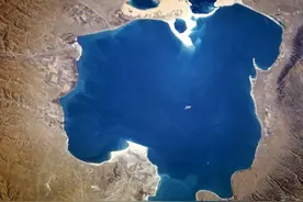 每年增加4个西湖水量，青海湖未来有可能冲出峡谷、流入黄河吗？图片