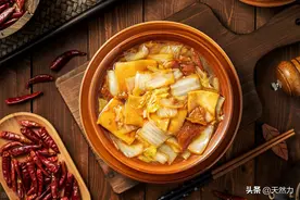 白菜（百财）炖豆腐（福），一道新年温暖的菜肴，做法简单又好吃图片