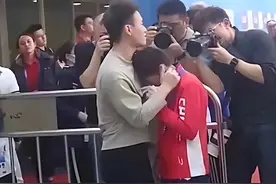 全红婵哭了，全网心疼图片