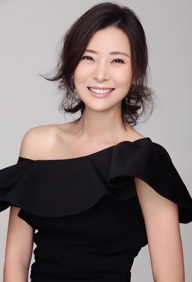 内地娱乐圈7位年逾50仍未婚的著名女星，谁让她们变成了这样？