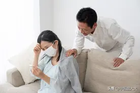 新冠阳性吃“阿莫西林”有用吗？医生：药别乱吃，当心伤肝又伤肾图片