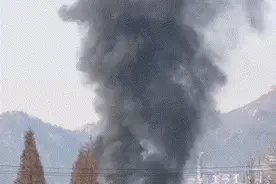 黄岛区灵山卫街道朱戈庄村北突发火灾！图片