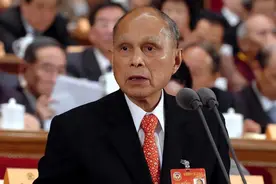 “红色商人”霍英东：长津湖胜利背后功臣，去世后享受国葬待遇图片