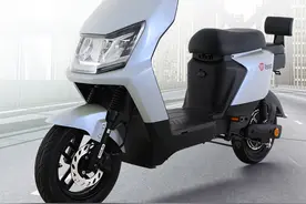 两款新电动车亮相，大踏板，续航超过100公里，专为外卖人士打造图片