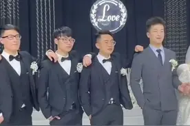 四川男子涂着大红嘴唇穿着紫色裙子，混进美女堆中，被数百人围观图片