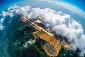 中国最美机场：曾削7个山头填6个山谷，耗费16亿，就为建在山顶上图片