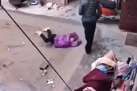 妈妈偷偷收拾行李外出打工，孩子情绪失控：隐瞒比离开本身更伤人图片