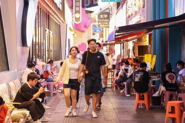 贵阳太平路，越夜越精彩！