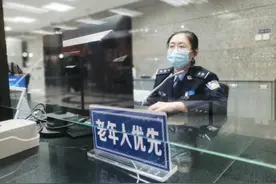 70岁以上老年人期满换驾照，交警：有这3点要满足，才能换证成功图片