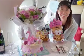 甄子丹为第三任妻子庆生，小18岁诗诗美如少女，两人已恩爱19年图片
