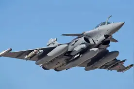 印军挨揍很不服气，36架阵风战机亮剑找场子，西方卫星发现不寻常图片