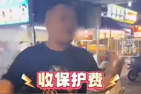 闹大！广东女子摆摊被黑衣嚣张男霸道收费!网友怒斥：公安咋不管图片