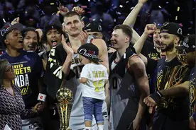 47年的等待掘金捧起队史首冠，穆雷：我曾跟主教练说过，不要因为受伤就交易我图片