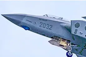 新歼20AS战机刷漆飞行！空军迎第二款隐形战机，开创五代战机先河图片