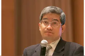 郎咸平：包养小31岁空姐，联合妻子夺回两套房，还要900万赔偿图片