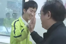 校长发3000多个红包为高考生加油打气 网友：红包里多少钱？图片