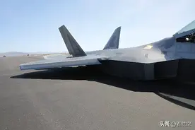 拆东墙补西墙 F-22坠毁五年后靠拆别机零件完成修复图片