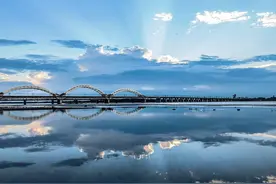 2004年，一日本老兵来到黑龙江，指出：这下面有一百多个弹药库图片