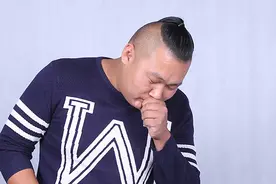 肺部发生癌变时，手部可能出现2种变化，不要不当一回事图片