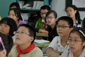 一眼望去几乎都戴眼镜，现在的孩子怎么了？祸根或埋在婴幼儿期图片