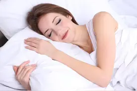 为什么大多数女人在睡觉时，喜欢用腿夹着被子？别羞于了解图片